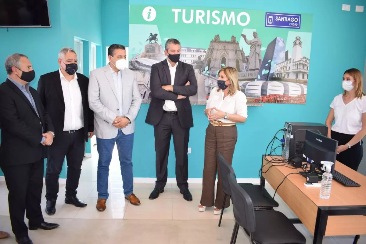Fuentes, junto a funcionarios de Nación y provincia, inauguró un centro de información turística