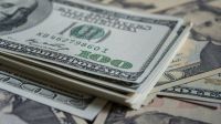El dólar blue cae $10 tras el acuerdo del Gobierno con el FMI