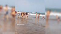 Video: por celos, dos chicas se agarraron a "piñas" en una playa top de Mar del Plata