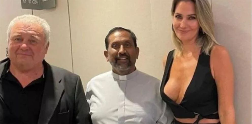 La foto que se viralizó por el "provocativo" escote de la senadora.
