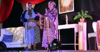La obra teatral “Dos pícaras jubiladas” se presentó en el Paseo Ferroviario 