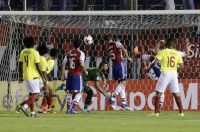 Ecuador visita a Paraguay en busca de un empate que lo meta en el Mundial