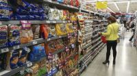 Gobierno, empresas y supermercados acordaron la baja de precios de más de 1700 productos