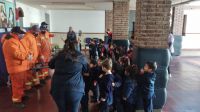 Personal de Servicios Urbanos participó de una jornada educativa en un jardín de infantes